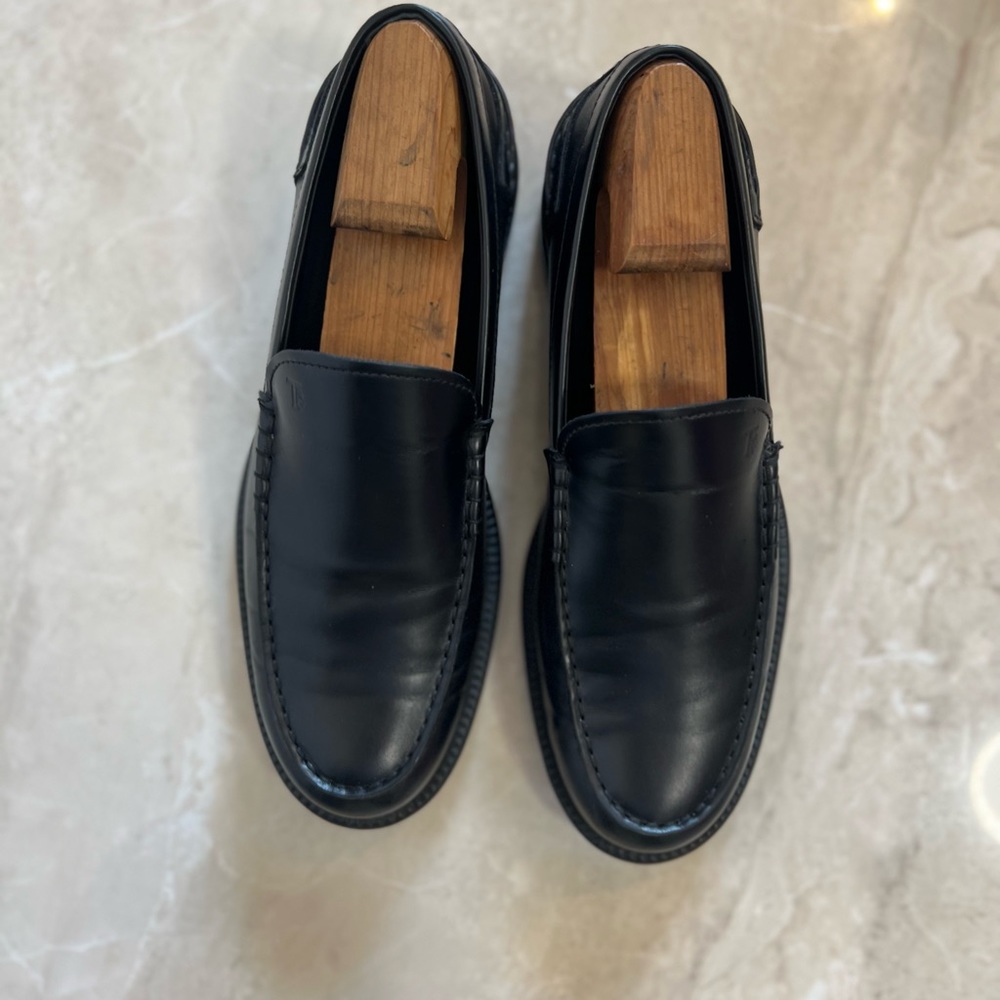 Pristine black Tods Men’s Loafers Size 9.5